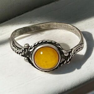 Vintage Amber and sterling silver ring size 6
